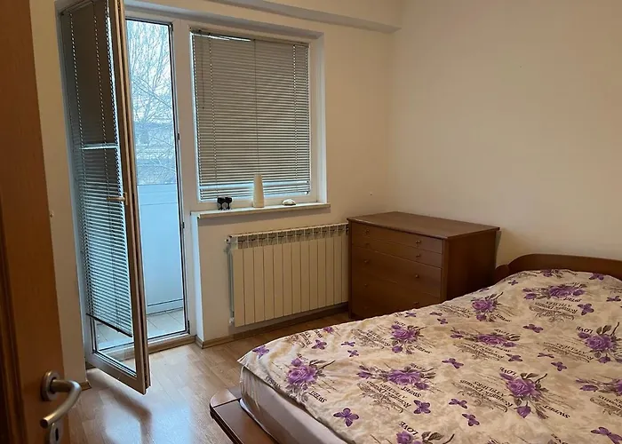 Homy In Center Marijin Dvor Lägenhet