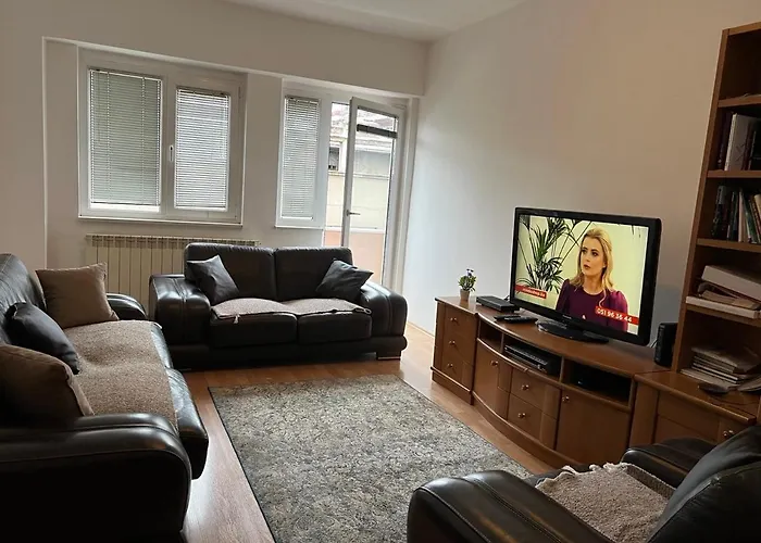 Homy In Center Marijin Dvor Lägenhet